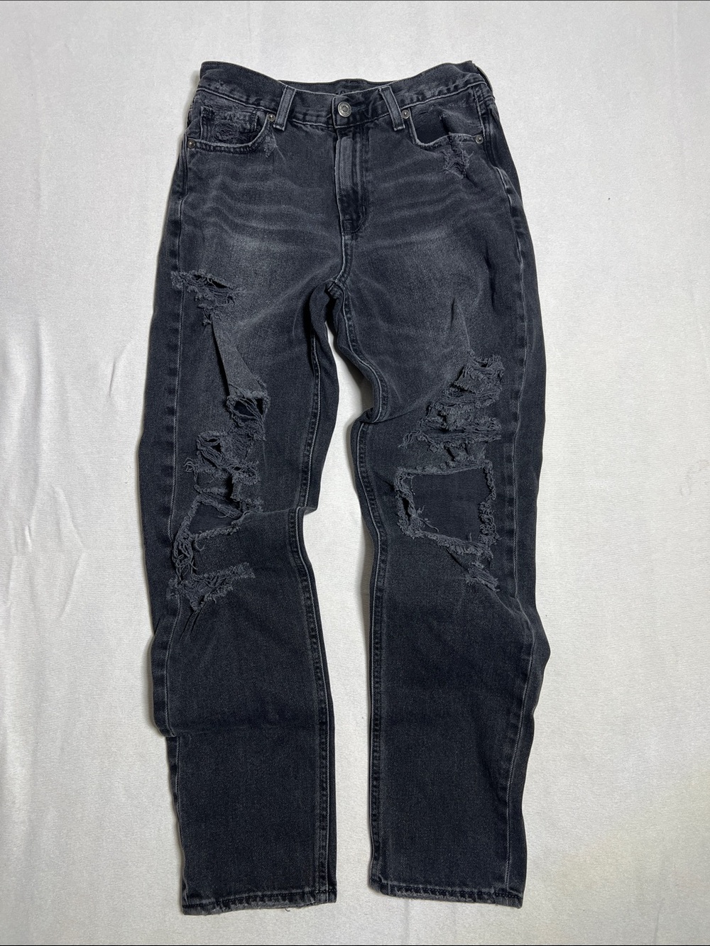 Women’s American Eagle Distressed Mom Jean
